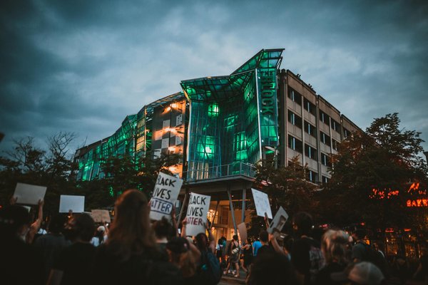 How do UK pet owners ensure pets are mentally stimulated?